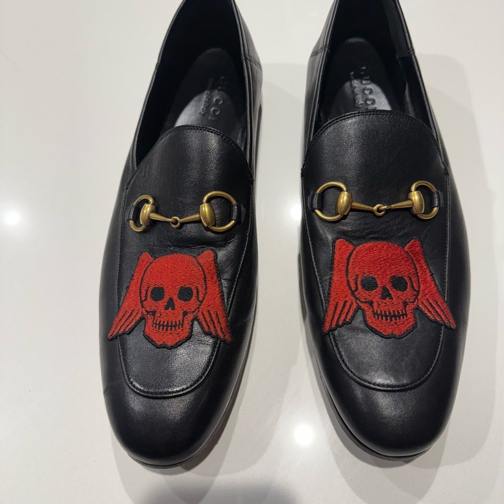 Gucci Men's Black Loafers with Red Skull Design